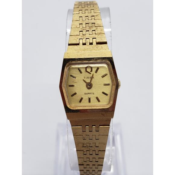 Timex women\'s watch. Gold face. Stainless steel back main image 7